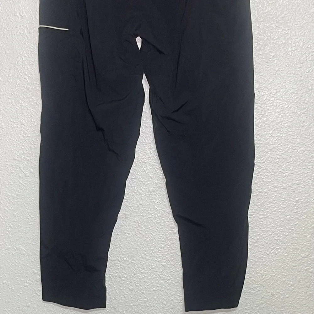 Nike Black women’s drawstring crop pants size medium
